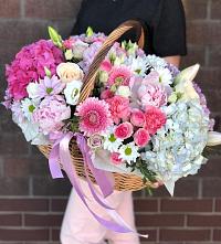 Композиция солнечный день в Ликино Цветочная композиция из Розы, Хризантемы, Пионы и Лизиантусы в корзине в Ликино